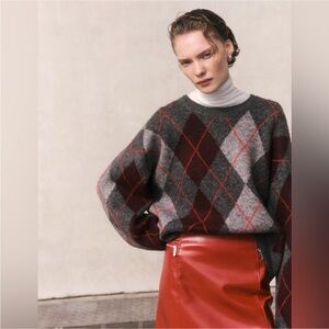 H&M gray burgundy jacquard weave argyle sweater size large.